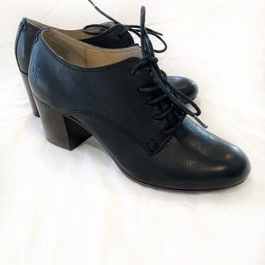 Frye- Carson Oxford Heels Black leather